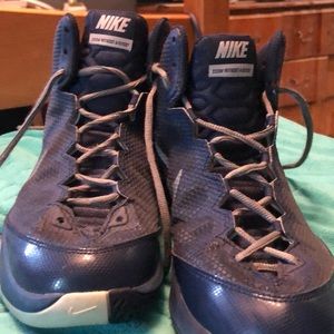 Basketball shoes